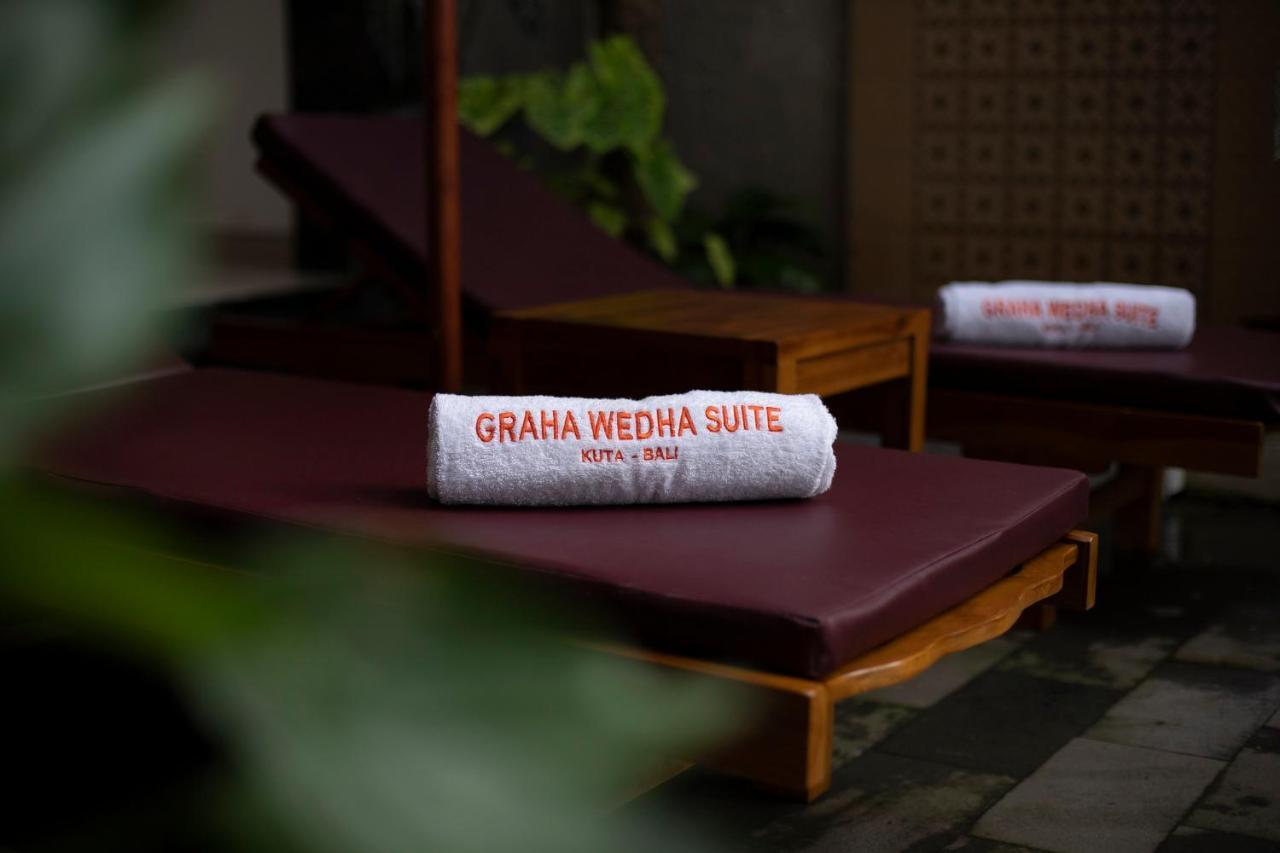 Graha Wedha Suite Kuta By Kamara Buitenkant foto